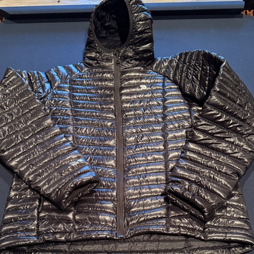 Mountain HeaBlack Hooded Puffer Jacket